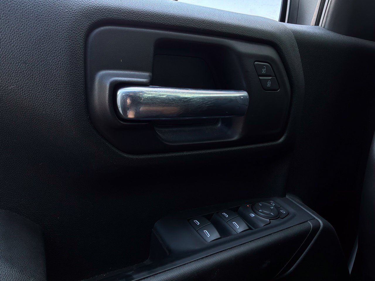 Used 2022 Chevrolet Silverado 1500 Custom w/ Safety Confidence Package RWD image 23