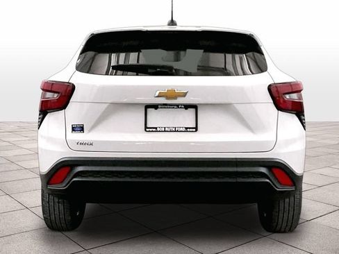 Used 2024 Chevrolet Trax LS FWD image 4