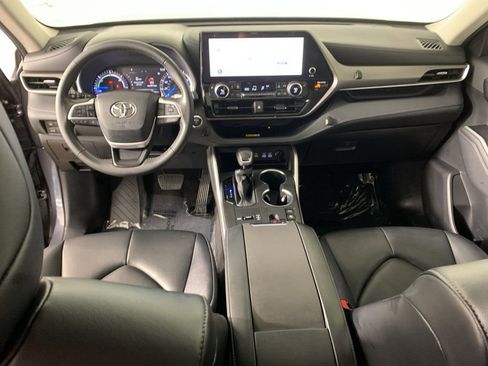 Used 2023 Toyota Highlander XLE AWD/4WD image 37