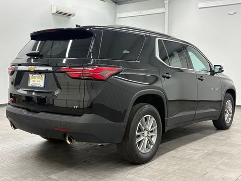 Used 2022 Chevrolet Traverse LT image 2