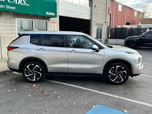 Used 2024 Mitsubishi Outlander SE image 8