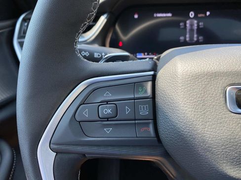 New 2025 Jeep Grand Cherokee Altitude image 15