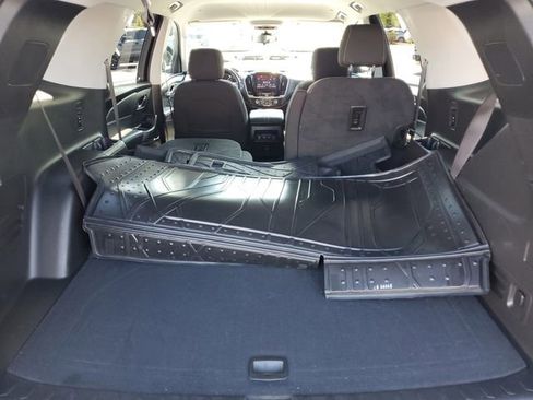 Used 2021 Chevrolet Traverse LT FWD image 37