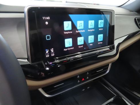 New 2025 Volkswagen Atlas Cross Sport SE image 18