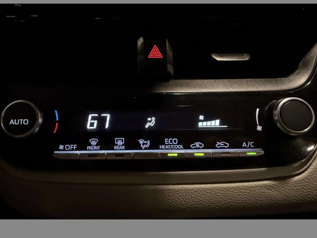 Used 2023 Toyota Corolla LE FWD image 31
