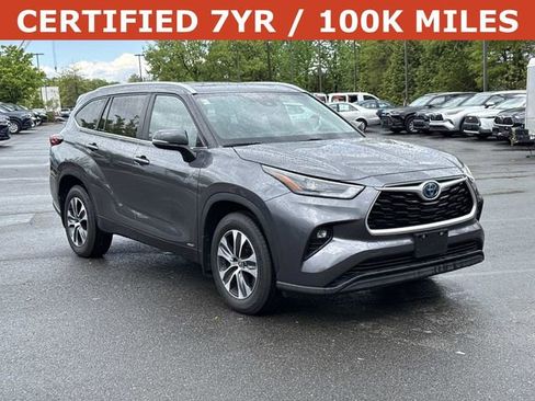 Used 2023 Toyota Highlander XLE AWD/4WD image 1