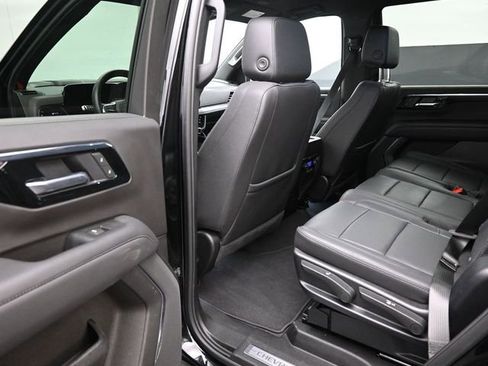 Used 2025 Chevrolet Tahoe Z71 AWD/4WD image 13