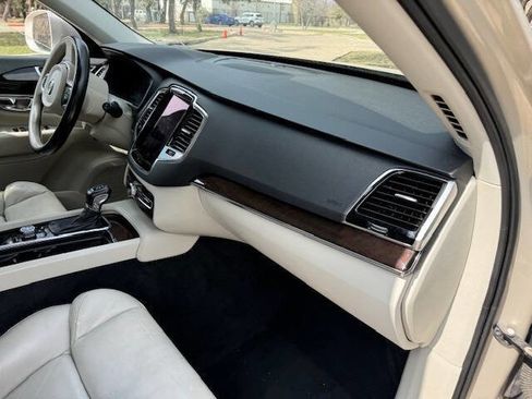Used 2016 Volvo XC90 T6 Momentum w/ Momentum Plus Package image 34