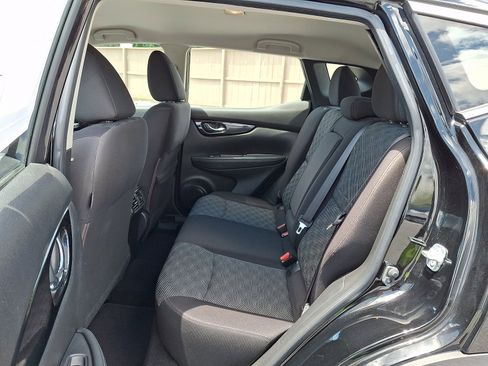 Used 2017 Nissan Rogue Sport SV w/ SV All-Weather Package AWD/4WD image 11