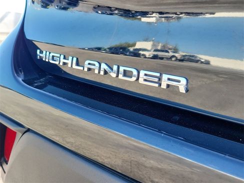 Used 2023 Toyota Highlander XLE image 9