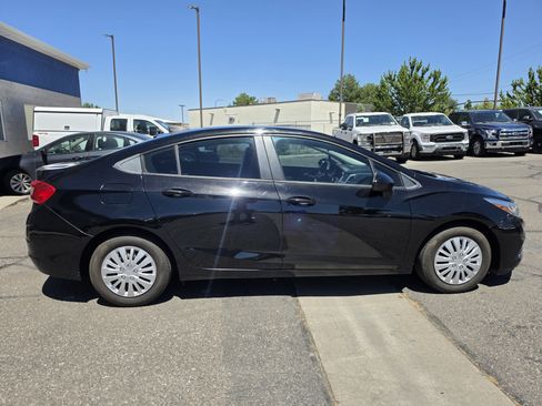 Used 2017 Chevrolet Cruze LS FWD image 8