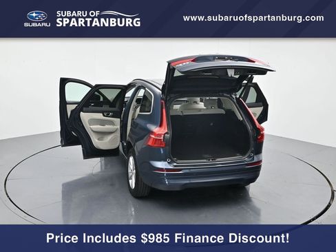 Used 2022 Volvo XC60 B5 Momentum image 40