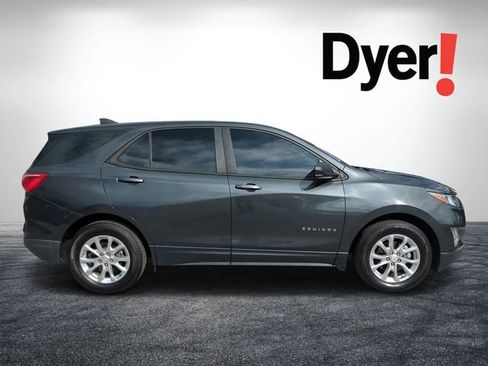 Used 2021 Chevrolet Equinox LS image 2