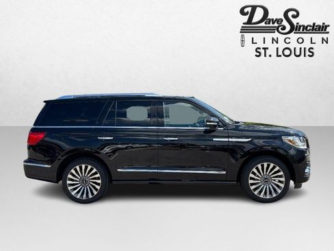 Used 2018 Lincoln Navigator Reserve w/ Technology Package AWD/4WD image 2