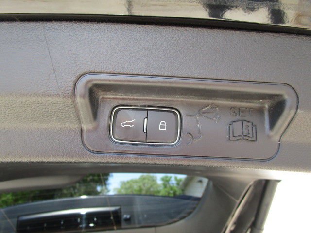 Used 2022 Ford Explorer Platinum w/ Equipment Group 601A AWD/4WD image 9