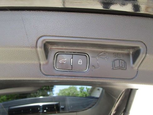 Used 2022 Ford Explorer Platinum w/ Equipment Group 601A AWD/4WD image 9