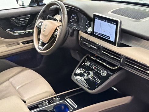 Used 2022 Lincoln Corsair AWD w/ Premium Package image 10