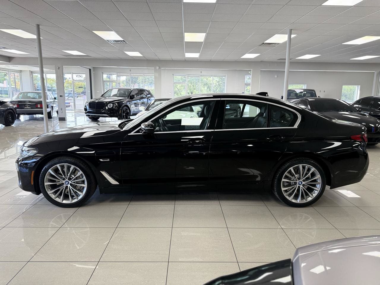 Used 2023 BMW 530e w/ Premium Package RWD image 3