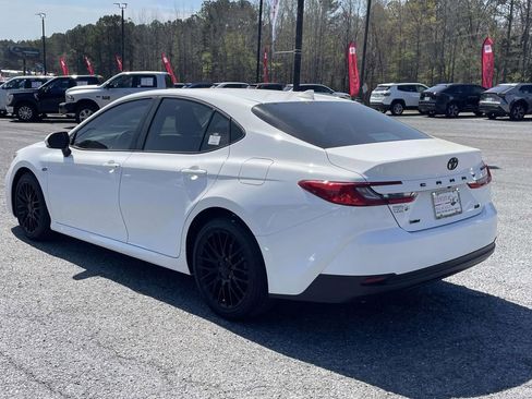 Used 2025 Toyota Camry LE image 4