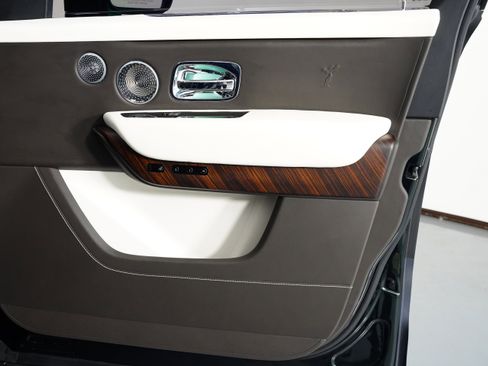 Used 2023 Rolls-Royce Cullinan w/ Cullinan Package image 50