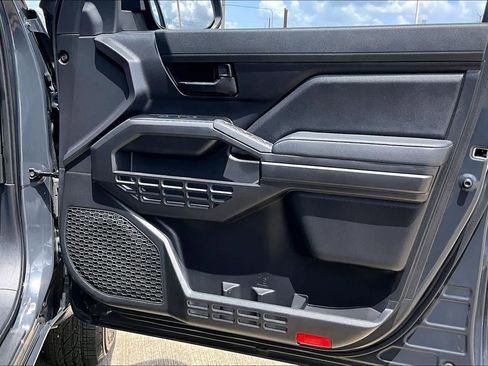 Used 2025 Toyota Tacoma SR image 22