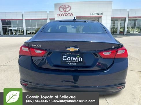 Used 2016 Chevrolet Malibu LT FWD image 4