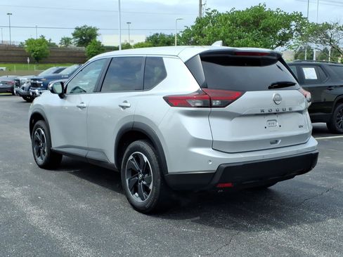 Used 2024 Nissan Rogue SV FWD image 5
