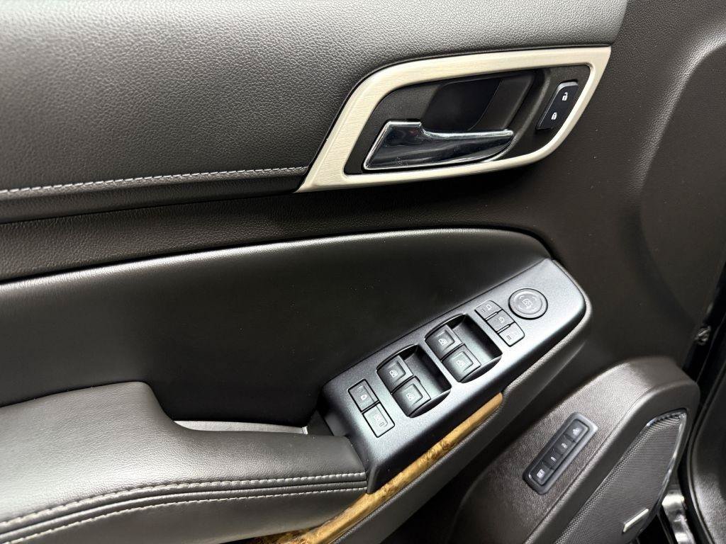 Used 2015 GMC Yukon XL Denali w/ Touring Package AWD/4WD image 31