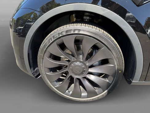 Used 2023 Tesla Model Y 2WD image 9