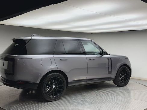 Used 2025 Land Rover Range Rover SE AWD/4WD image 2
