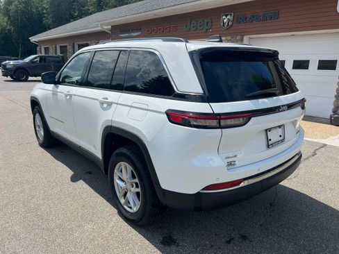 Used 2023 Jeep Grand Cherokee Laredo w/ Luxury Tech Group I AWD/4WD image 7