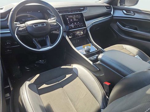 Used 2023 Jeep Grand Cherokee Altitude image 11