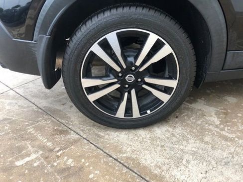 Used 2019 Nissan Kicks SV FWD image 41