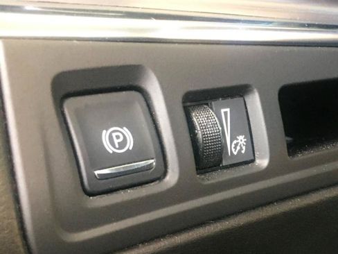 Used 2017 Cadillac XT5 Premium Luxury w/ Driver Assist Package FWD image 24
