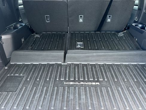 Certified 2023 Toyota Highlander LE w/ Protection Package #3 (TMS) image 15