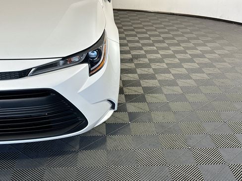 Used 2025 Toyota Corolla LE FWD image 9