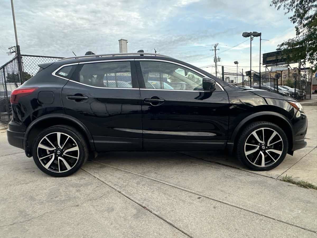 Used 2017 Nissan Rogue Sport SL w/ SL Premium Package AWD/4WD image 4