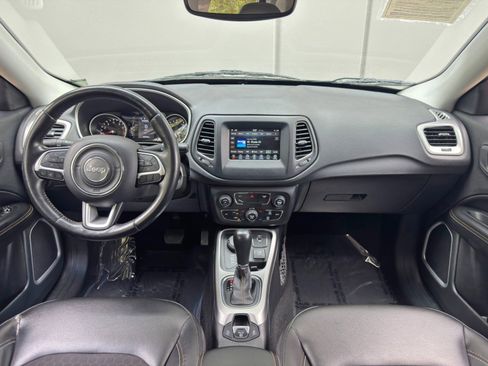Used 2020 Jeep Compass Latitude w/ Cold Weather Group AWD/4WD image 11