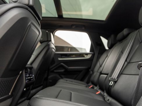 New 2025 Porsche Cayenne AWD/4WD image 36