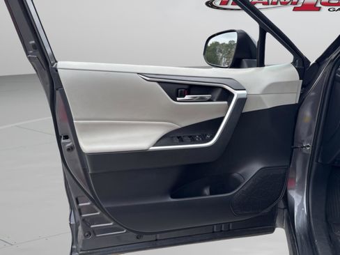 Used 2022 Toyota RAV4 XLE w/ Convenience Package image 23