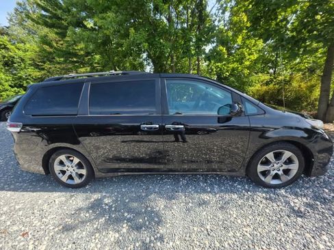 Used 2013 Toyota Sienna SE FWD image 4