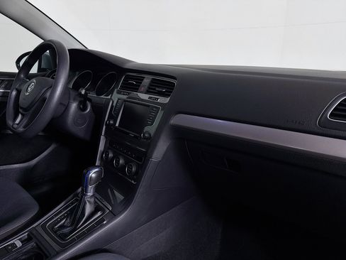 Used 2016 Volkswagen e-Golf SE w/ DC Fast Charging Package image 27