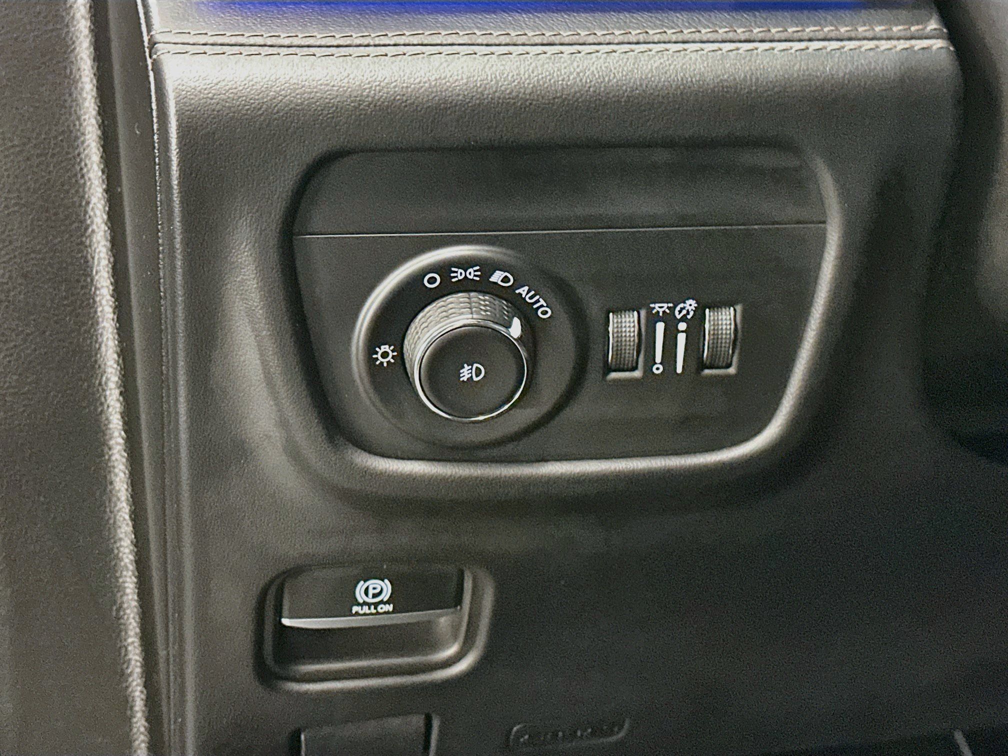 Used 2023 Jeep Grand Cherokee L Summit AWD/4WD image 17