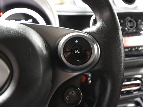 Used 2016 smart fortwo pure RWD image 12