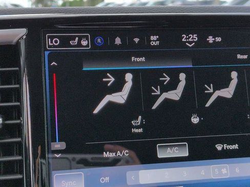 Certified 2024 Chrysler Pacifica Limited FWD image 28