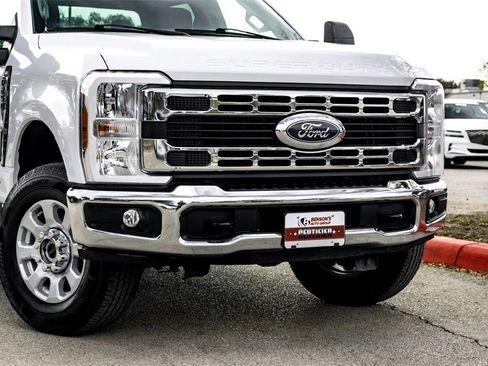 Used 2024 Ford F250 XLT image 3