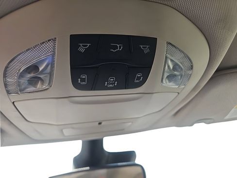 Used 2023 Chrysler Pacifica Touring-L FWD image 21