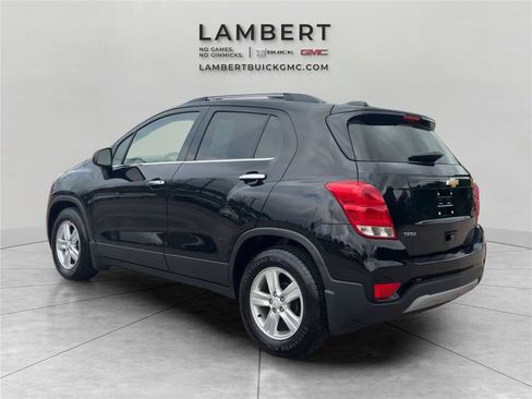 Used 2019 Chevrolet Trax LT w/ Sun & Sound Package FWD image 3