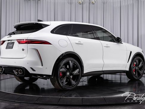 Used 2024 Jaguar F-PACE SVR image 18