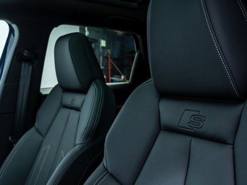 Used 2025 Audi Q4 e-tron Prestige w/ Sport Package image 27